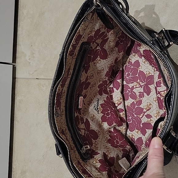 Guess Purse - Picture 7 of 7